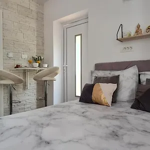  Apartman Studio Apartman Grzetic