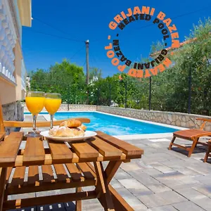  Apartment Pansion Tina